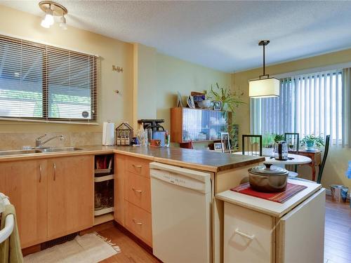 2955-2957 Conlin Court, Kelowna, BC - Indoor Photo Showing Kitchen With Double Sink