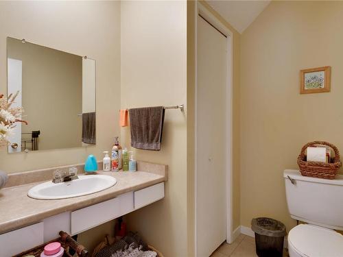 2955-2957 Conlin Court, Kelowna, BC - Indoor Photo Showing Bathroom