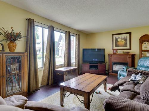 2955-2957 Conlin Court, Kelowna, BC - Indoor Photo Showing Living Room With Fireplace