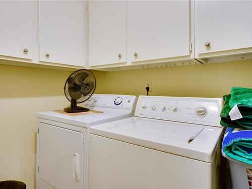 2955-2957 Conlin Court, Kelowna, BC - Indoor Photo Showing Laundry Room