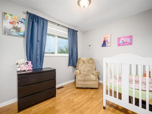1202 43 Avenue, Vernon, BC - Indoor Photo Showing Bedroom