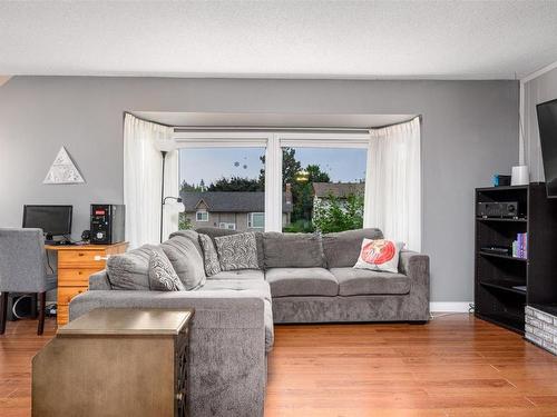 1202 43 Avenue, Vernon, BC - Indoor Photo Showing Living Room