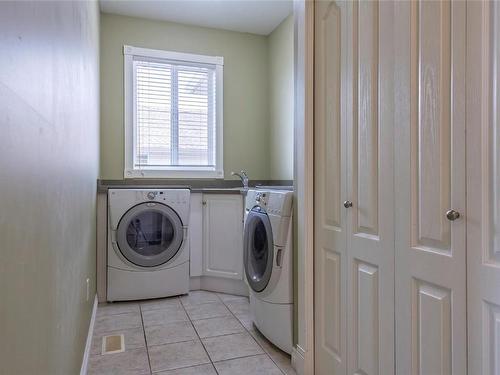 664 Mt York Drive, Coldstream, BC - Indoor Photo Showing Laundry Room