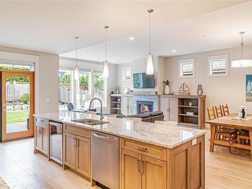 770 West Ridge Way, Qualicum Beach, BC - Indoor Photo Showing Kitchen With Double Sink With Upgraded Kitchen
