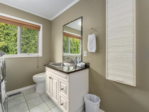 6961 Savona Access Rd, Kamloops, BC - Indoor Photo Showing Bathroom