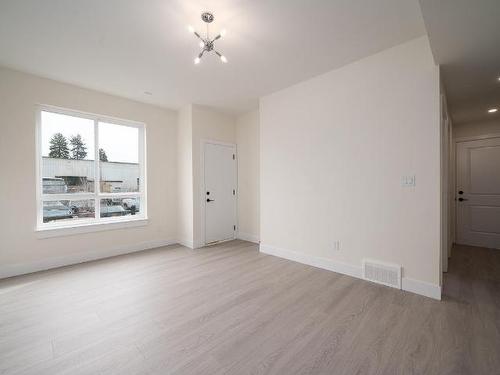 116-2648 Tranquille Rd, Kamloops, BC - Indoor Photo Showing Other Room