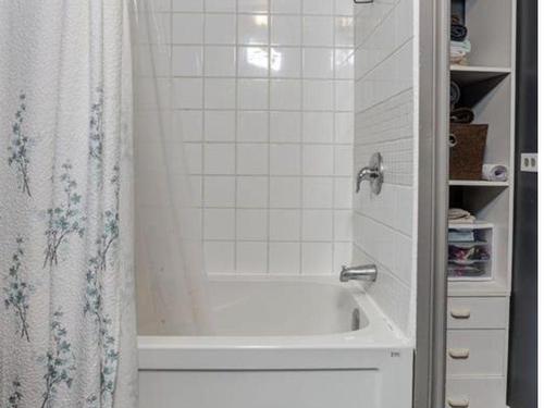 37 Dell St, Sudbury Remote Area, ON - Indoor Photo Showing Bathroom