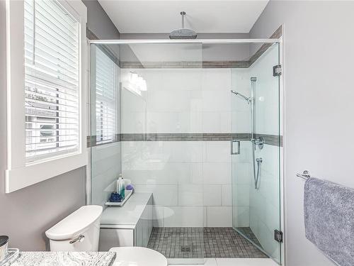 101 Linmont Rd, Nanaimo, BC - Indoor Photo Showing Bathroom