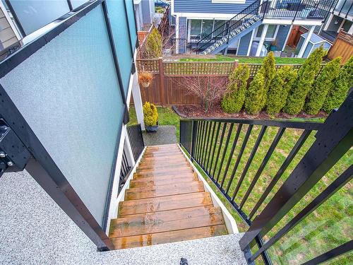 101 Linmont Rd, Nanaimo, BC - Outdoor With Exterior