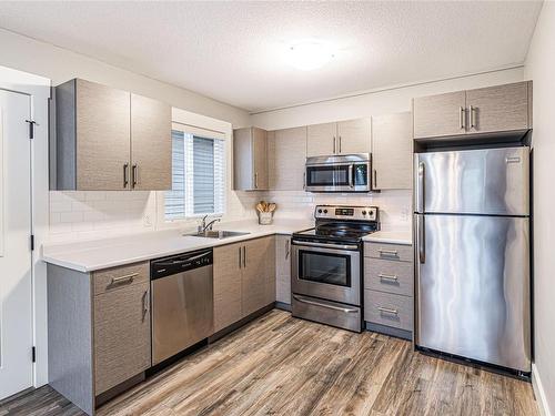 101 Linmont Rd, Nanaimo, BC - Indoor Photo Showing Kitchen