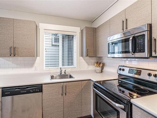 101 Linmont Rd, Nanaimo, BC - Indoor Photo Showing Kitchen