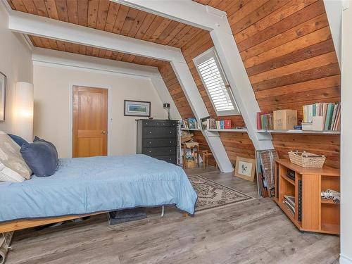 8028 Arthur St, Crofton, BC - Indoor Photo Showing Bedroom