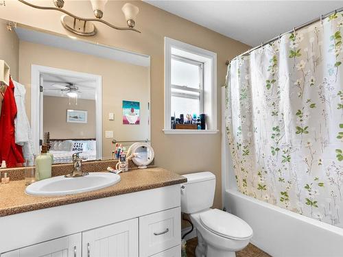 2350 Gould Rd, Nanaimo, BC - Indoor Photo Showing Bathroom