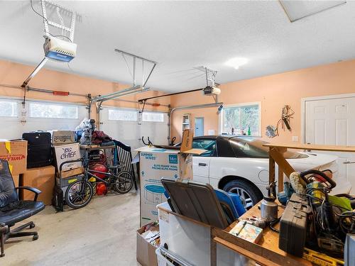 2350 Gould Rd, Nanaimo, BC - Indoor Photo Showing Garage