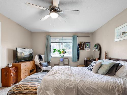 2350 Gould Rd, Nanaimo, BC - Indoor Photo Showing Bedroom
