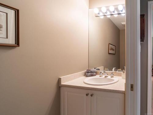 1227 Gabriola Dr, Parksville, BC - Indoor Photo Showing Bathroom