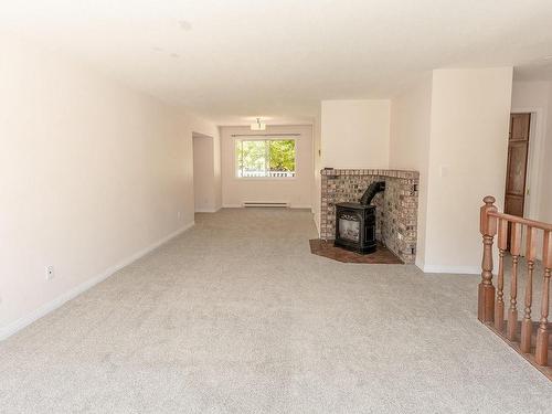 6025 Driftwood Pl, Nanaimo, BC - Indoor With Fireplace