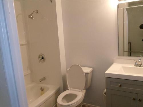 450 Maquinna Cres, Gold River, BC - Indoor Photo Showing Bathroom