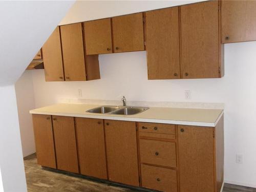 450 Maquinna Cres, Gold River, BC - Indoor Photo Showing Kitchen With Double Sink