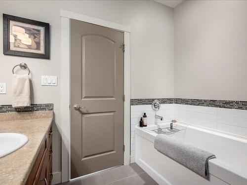 623 Sarum Rise Way, Nanaimo, BC - Indoor Photo Showing Bathroom