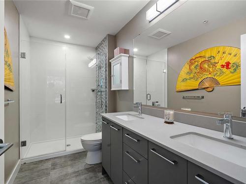 102-960 Reunion Ave, Langford, BC - Indoor Photo Showing Bathroom