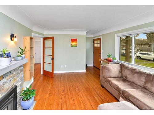 1700 Albert Ave, Victoria, BC - Indoor Photo Showing Living Room With Fireplace