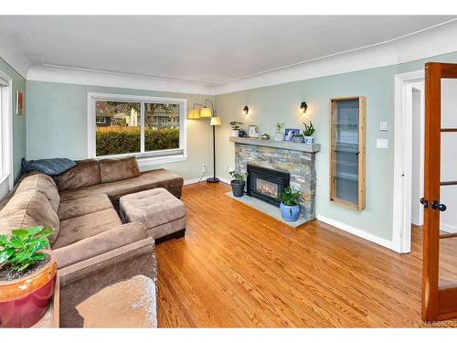 1700 Albert Ave, Victoria, BC - Indoor Photo Showing Living Room With Fireplace