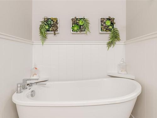 4168 Emerald Woods Pl, Nanaimo, BC - Indoor Photo Showing Bathroom