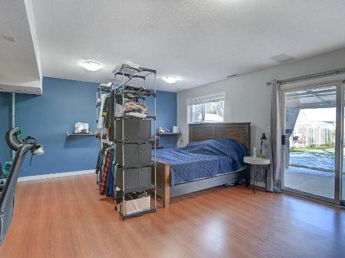 352/354 Alexander Ave, Kamloops, BC - Indoor Photo Showing Bedroom
