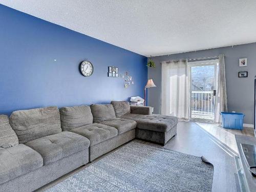 352/354 Alexander Ave, Kamloops, BC - Indoor Photo Showing Living Room