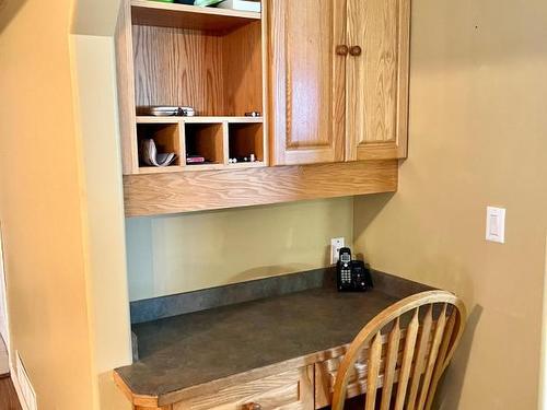 324 Basalt Drive, Logan Lake, BC - Indoor Photo Showing Kitchen