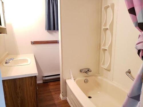 100 Barnes Street, Ashcroft, BC - Indoor Photo Showing Bathroom
