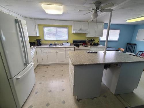 100 Barnes Street, Ashcroft, BC - Indoor Photo Showing Kitchen