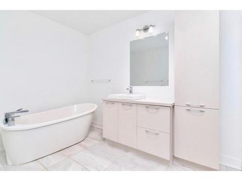 Bathroom - C-129 Boul. St-Elzear O., Laval (Chomedey), QC - Indoor Photo Showing Bathroom