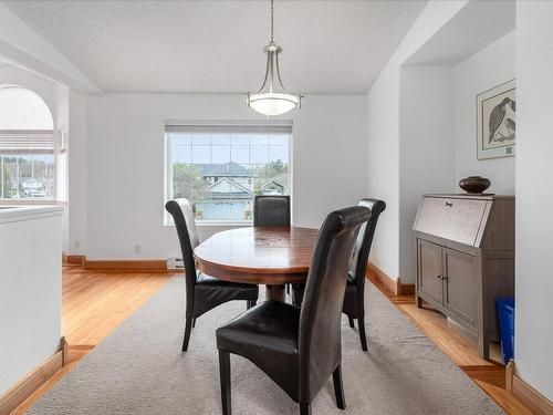 5935 Cathedral Cres, Nanaimo, BC - Indoor Photo Showing Dining Room