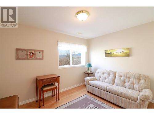 2265 Atkinson Street Unit# 407, Penticton, BC - Indoor Photo Showing Living Room