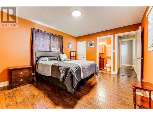5595 East Vernon Road, Vernon, BC - Indoor Photo Showing Bedroom