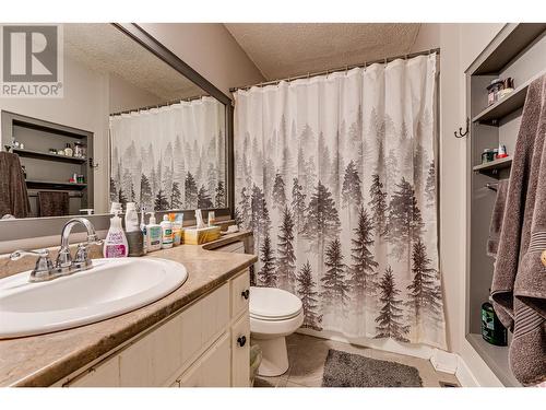 5595 East Vernon Road, Vernon, BC - Indoor Photo Showing Bathroom