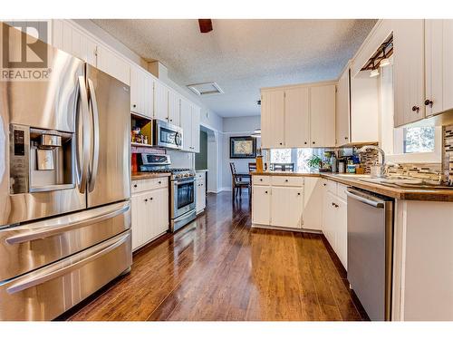 5595 East Vernon Road, Vernon, BC - Indoor Photo Showing Kitchen