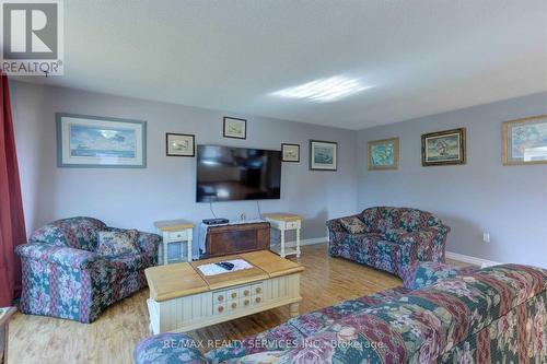 210 Weber St, Wellington North, ON - Indoor Photo Showing Living Room