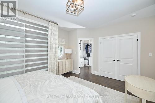 50 Aberdeen Lane S, Niagara-On-The-Lake, ON - Indoor Photo Showing Bedroom
