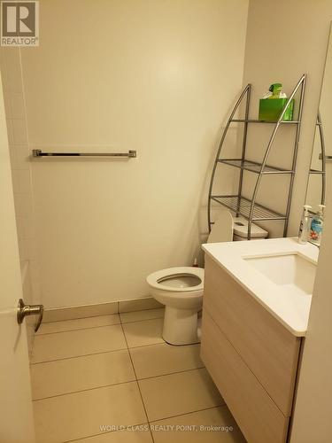 #1202 -210 Simcoe St, Toronto, ON - Indoor Photo Showing Bathroom