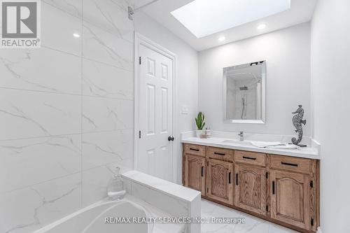 32 Damascus Dr, Caledon, ON - Indoor Photo Showing Bathroom
