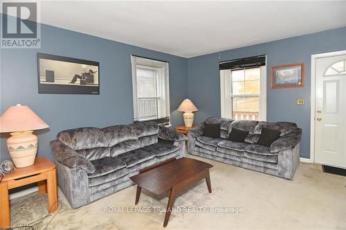 851 Elias St, London, ON - Indoor Photo Showing Living Room