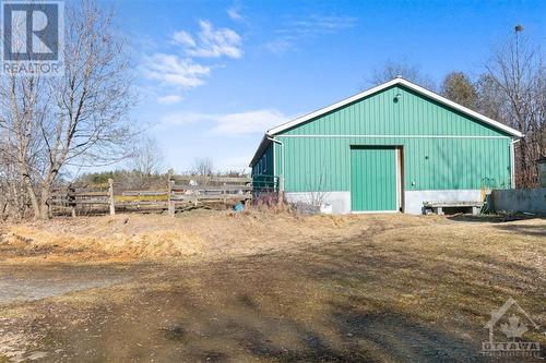 Well built barn with metal roof - 8027 Parkway Road, Metcalfe, ON - Outdoor