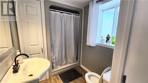 The second bathroom on the main floor is adjacent to the family room. - 17021 County Rd 36 Post Road, St Andrews West, ON - Indoor Photo Showing Bathroom