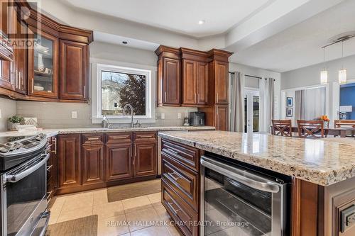 14 Rebecca Crt, Barrie, ON - Indoor Photo Showing Kitchen