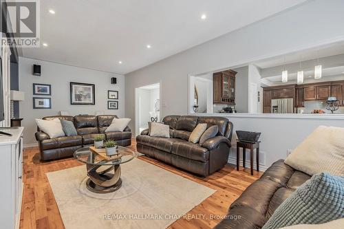 14 Rebecca Crt, Barrie, ON - Indoor Photo Showing Living Room