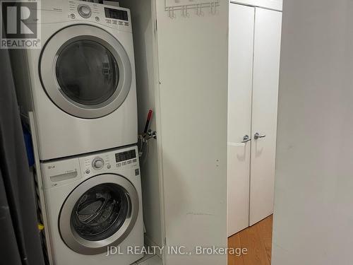 3510 - 8 York Street, Toronto, ON - Indoor Photo Showing Laundry Room