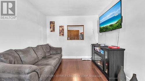 64 Josephine Street, London, ON - Indoor Photo Showing Living Room